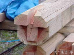 自然丸太の加工
